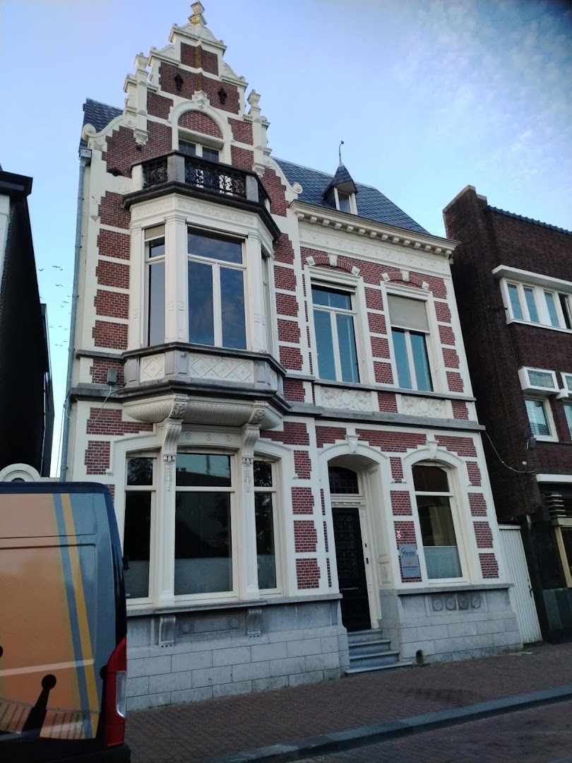 Het pand aan de Molenstraat 9a in Roosendaal waar Miki's Kledingreparatie is gevestigd
